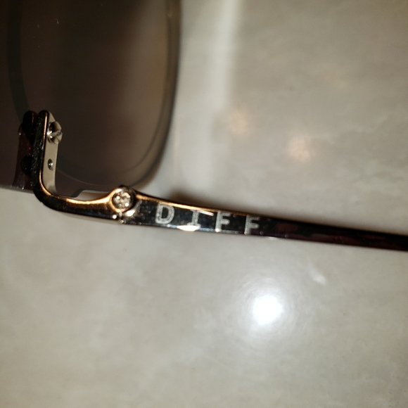 SOLD NWT Demi Lovato DIFF Sunglasses - Picture 5 of 7